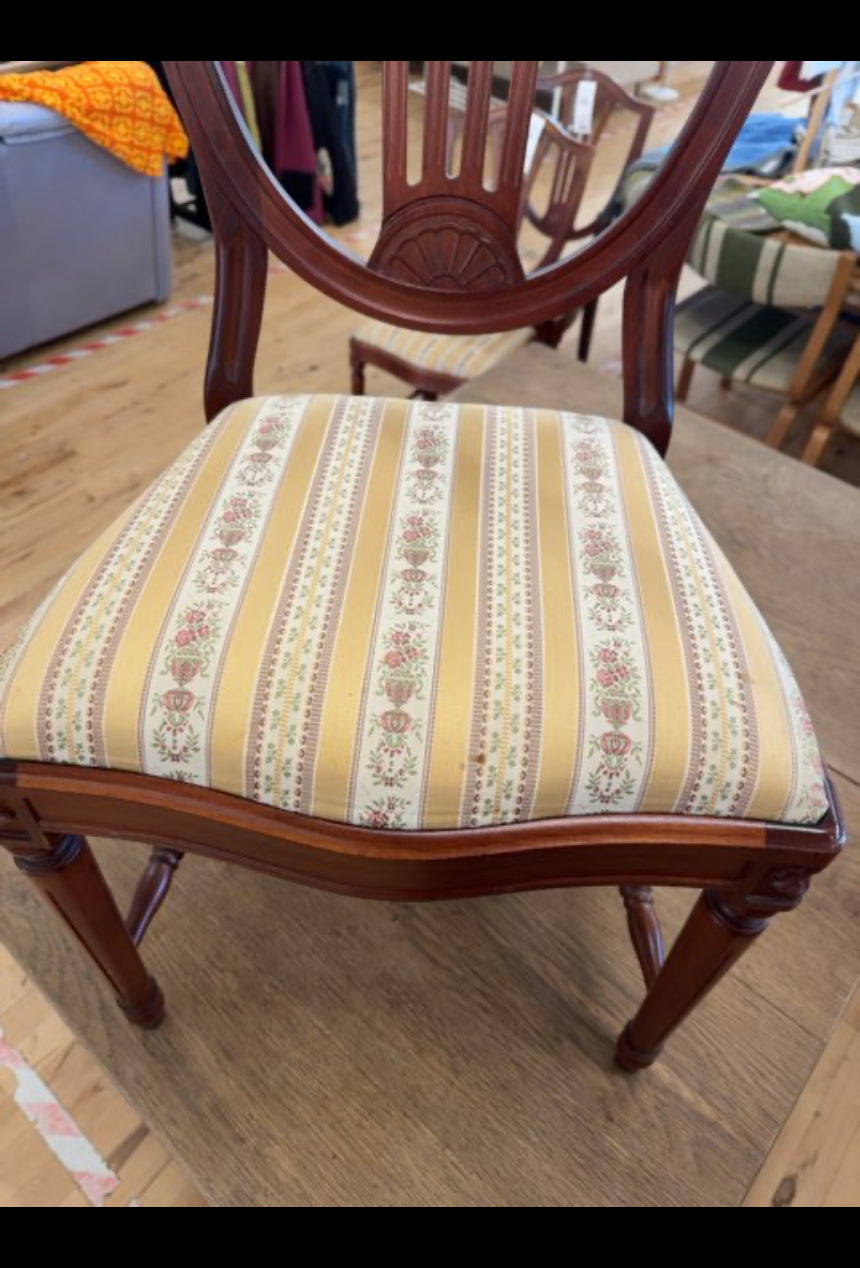 Stole til spisebordet